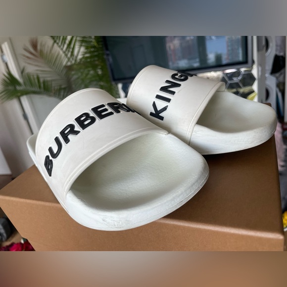 Burberry Kingdom LOGO SLIDES - Picture 12 of 16